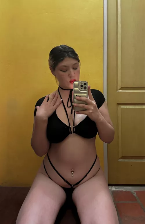 Imagine being so pathetic that any girl who sees what's between your legs is going to laugh. oh wait....