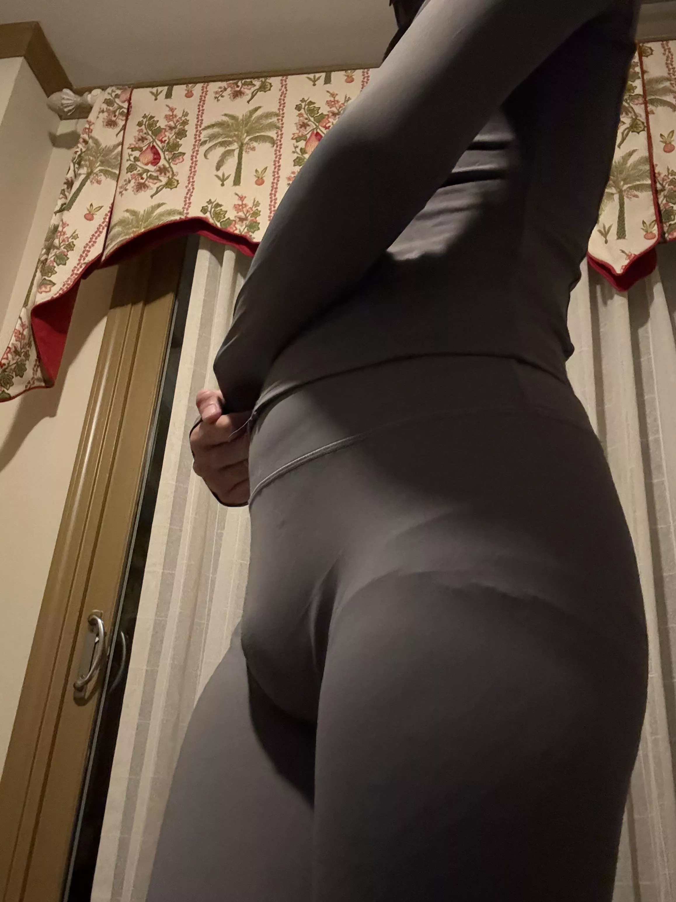 It’s bulging thru my leggings 😩