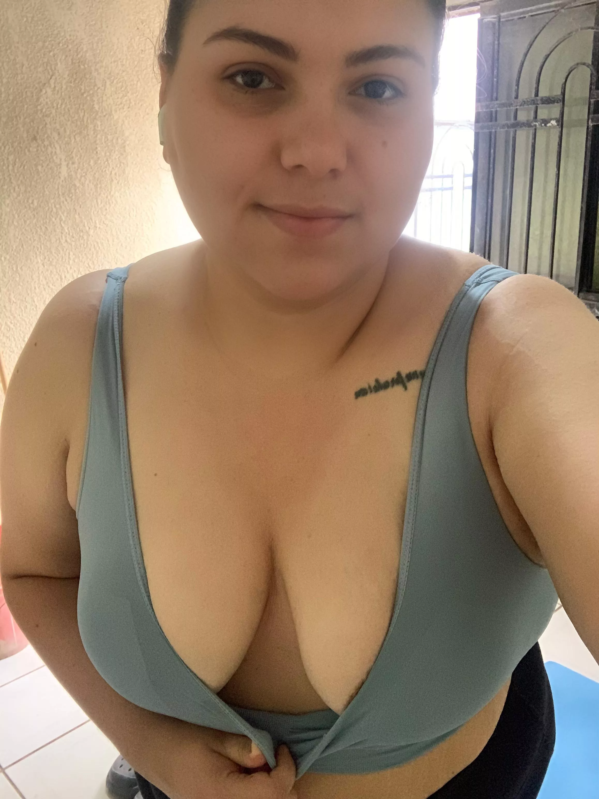 It’s rude not to look at me 😌