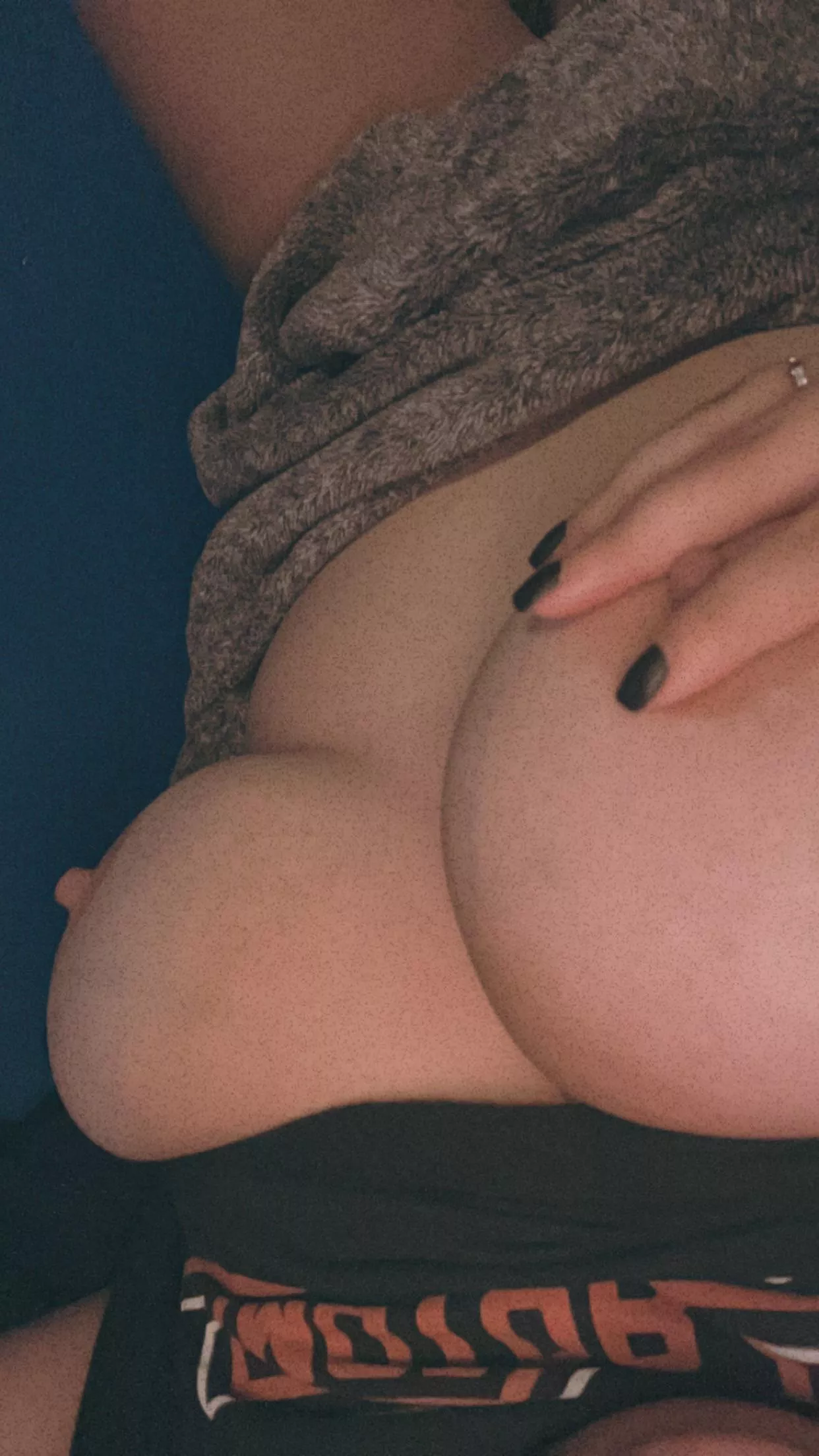 let’s see how wet you can make me 🤤