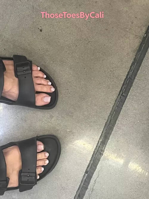 Long toes for the win…! 🌼