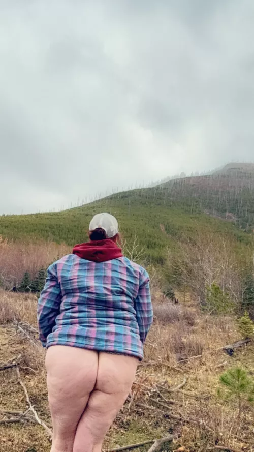 Looks a like a storm is brewing. Had to pull out the insulated flannel 