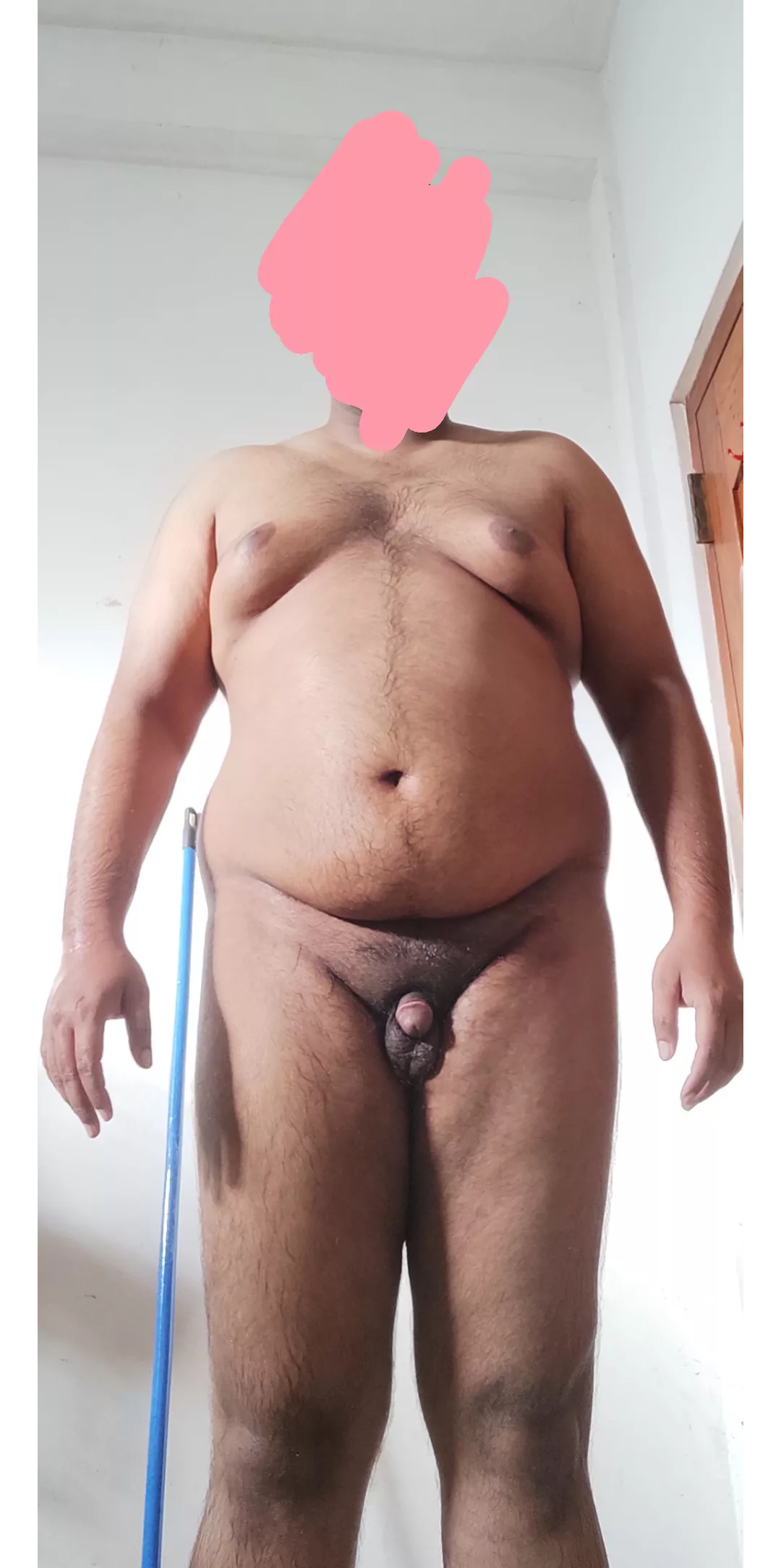 Love to chat with other nudists 