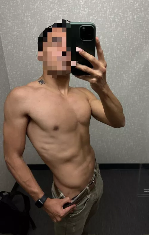 Lurk until you’re begging to get wallet fucked by master 🫰