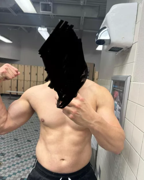 m28 Looking to suck uncut str8-  