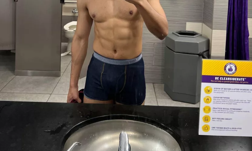 M4M Latino Jock 25yo 1:1 DM with photos