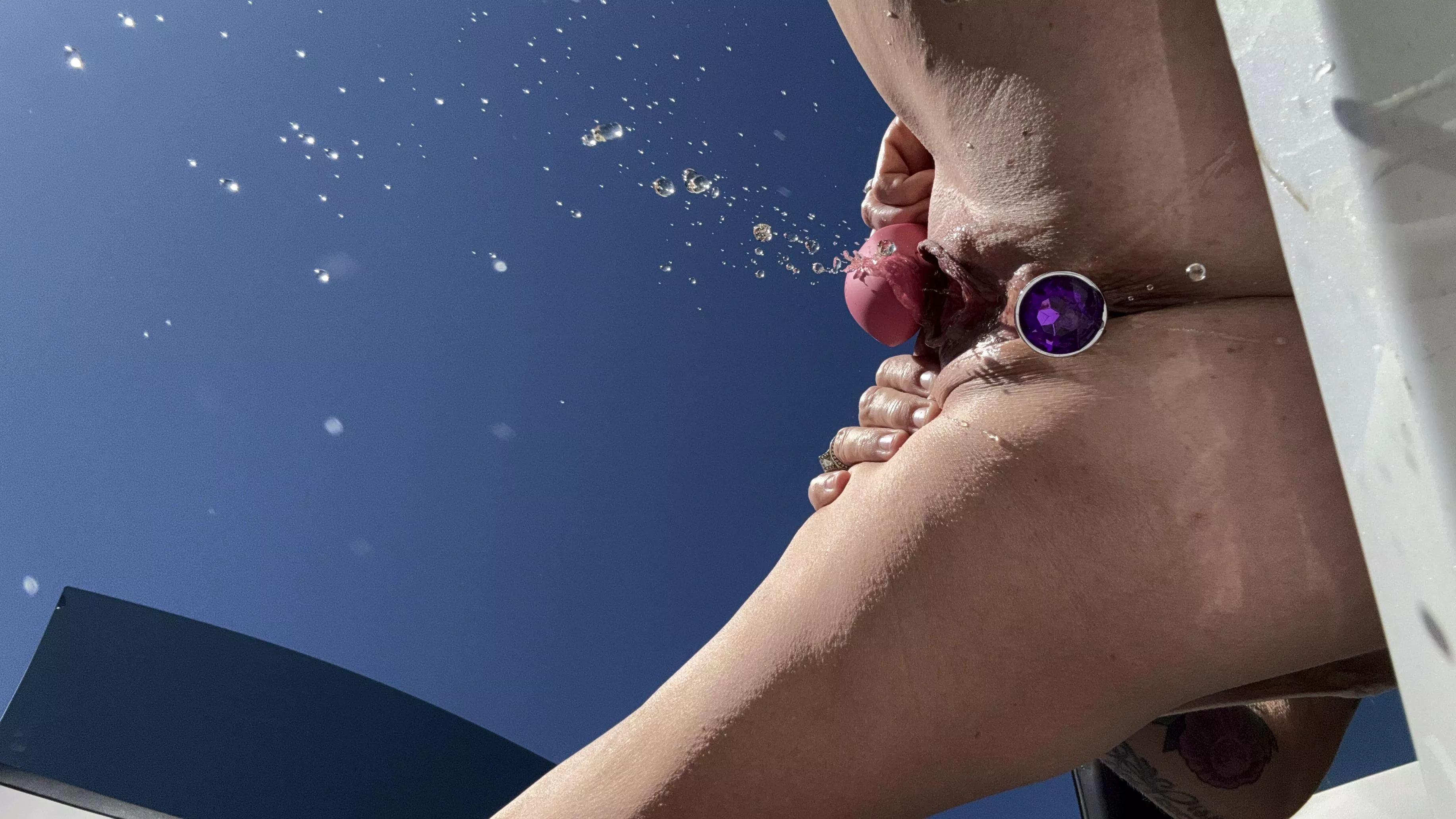 Masterbating and squirting in public 🤭