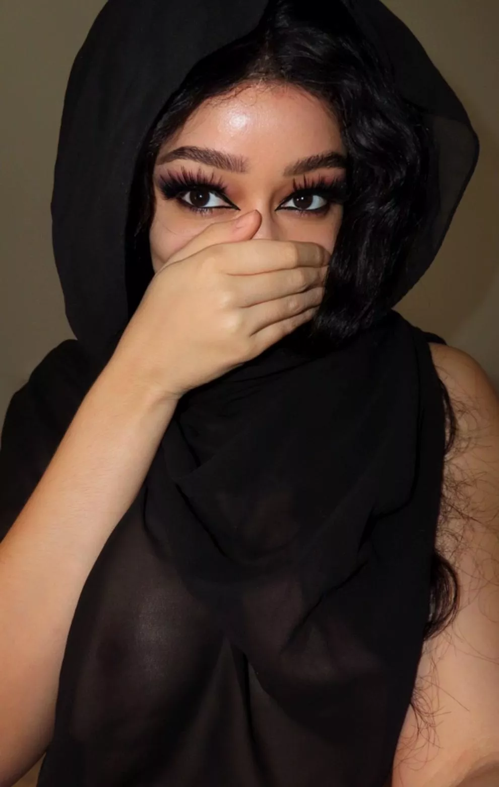 Mesmerizing looks with a touch of daring.