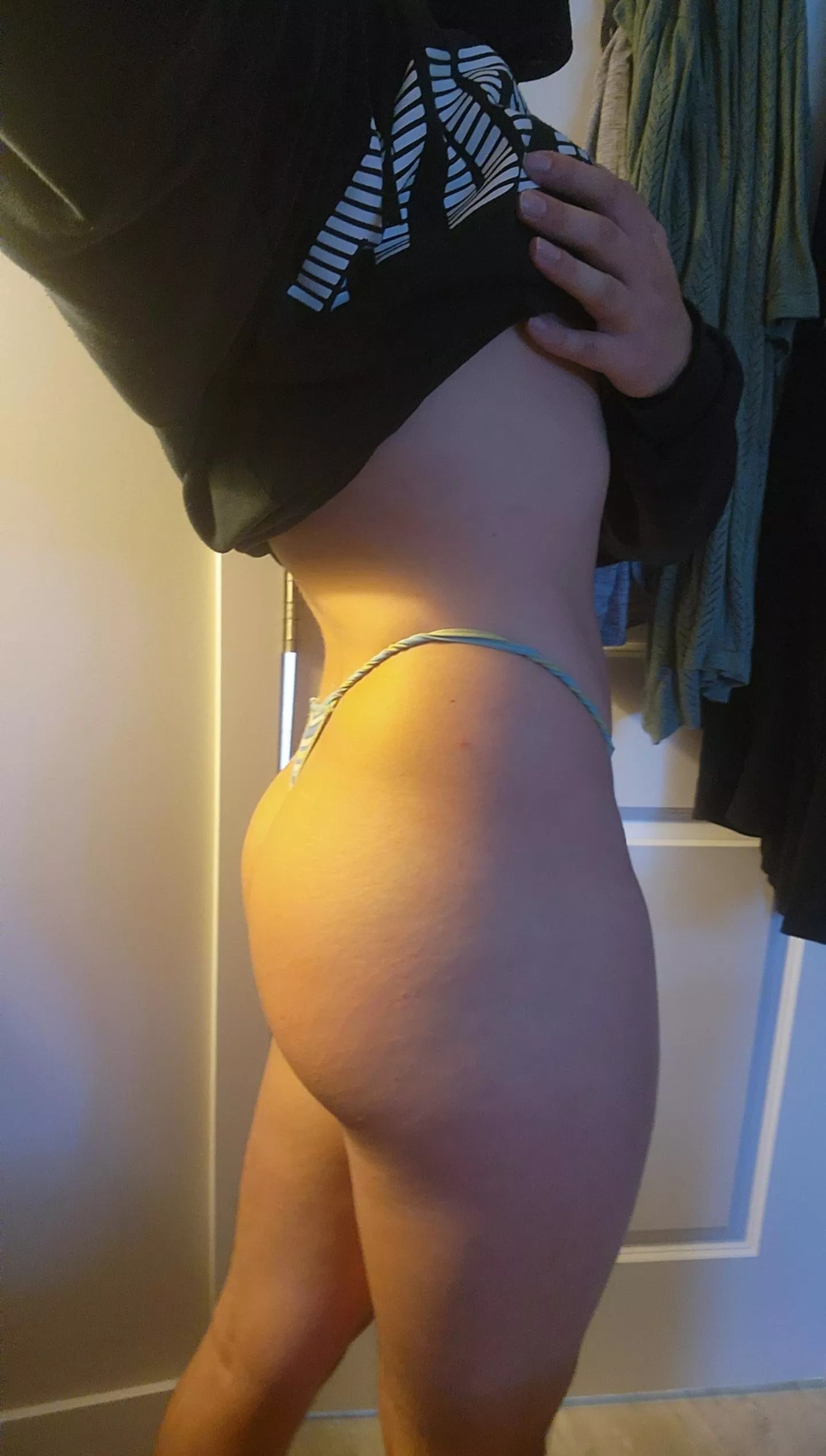 New diet & core workouts has my waist getting smaller and smaller 😉🍑