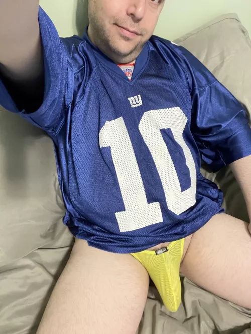 No NCAA apparel, so I’m wearing the closest colors… Go Irish! DMs open! 