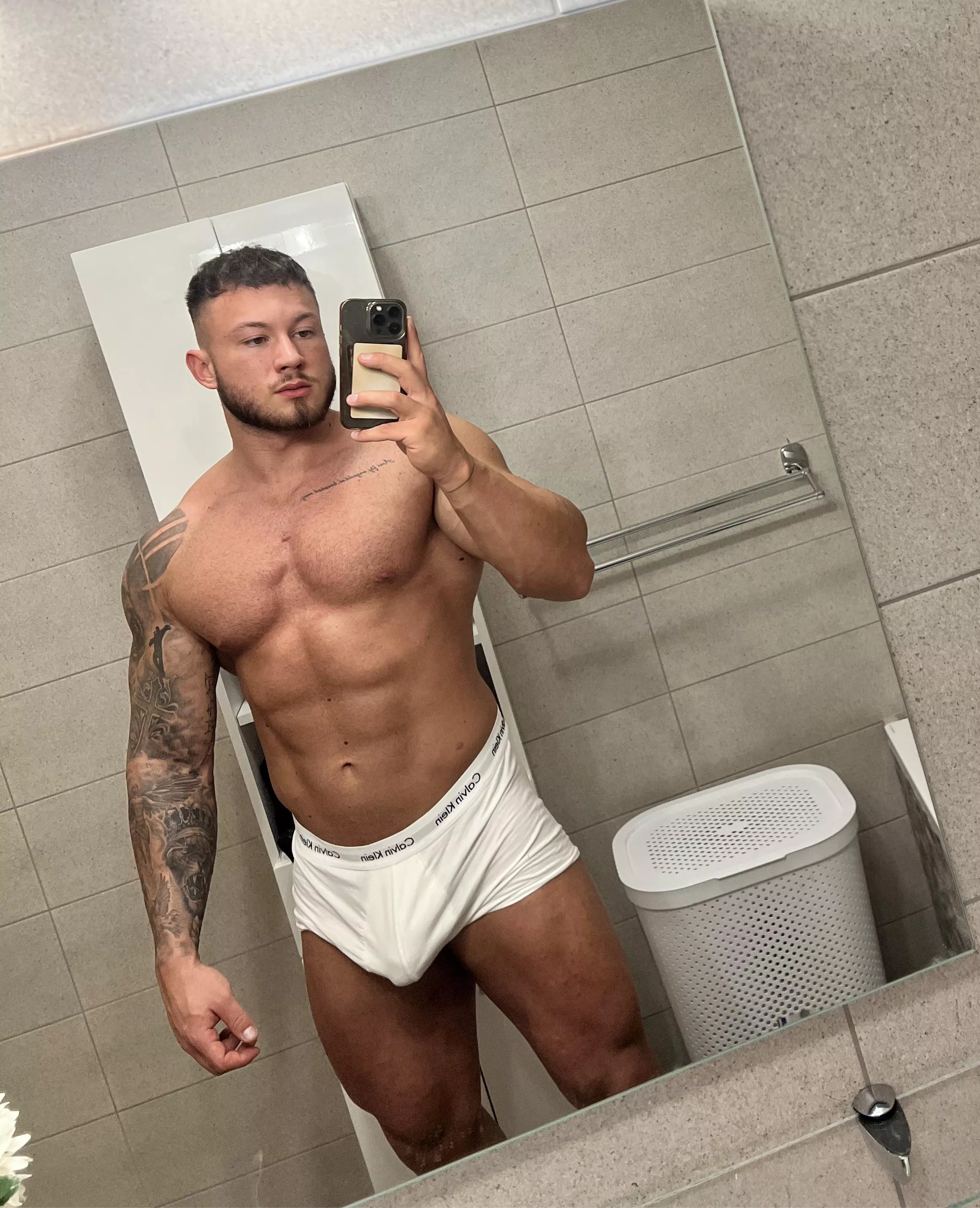 Ready to be worshipped. Wanna hear your compliments.