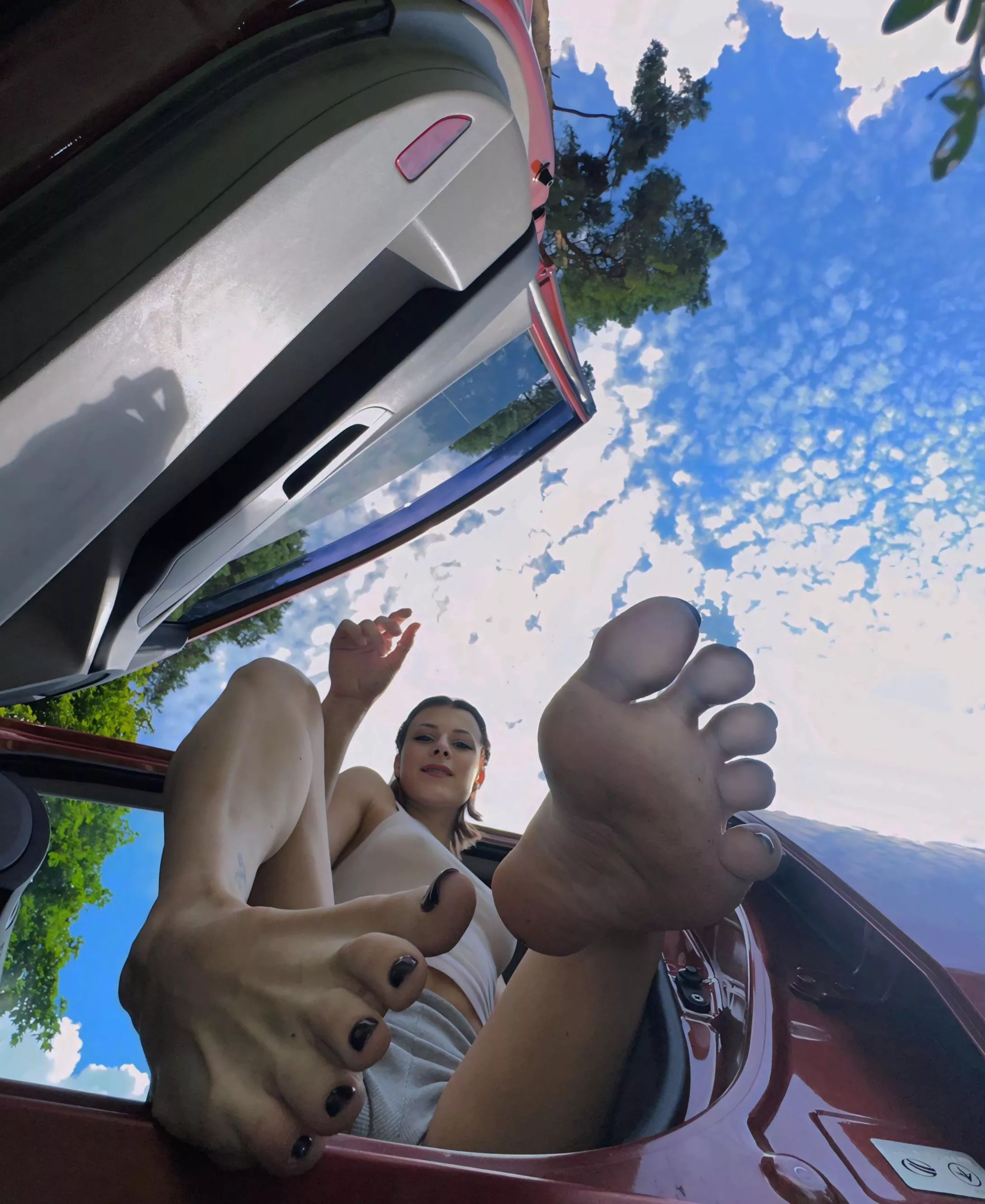 Say yes if you like my pink feet