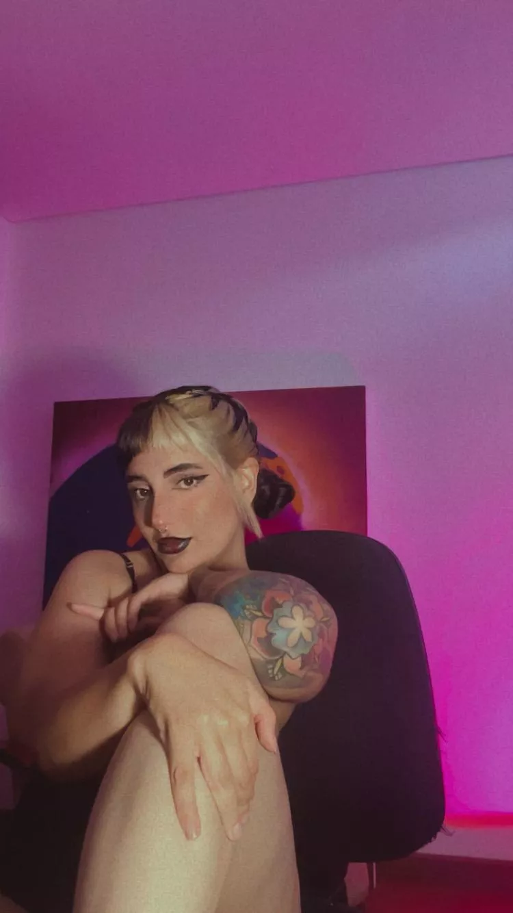 [selling] Are you looking for something out of the ordinary, something more dirty and daring? Maybe I can fulfill your wishes just ask [GFE] [pics] [vids] [rates] [custom]