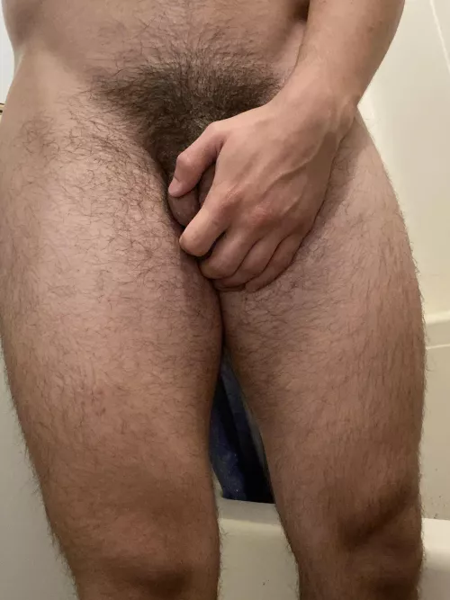 Should a 20 yr old have hairy legs?
