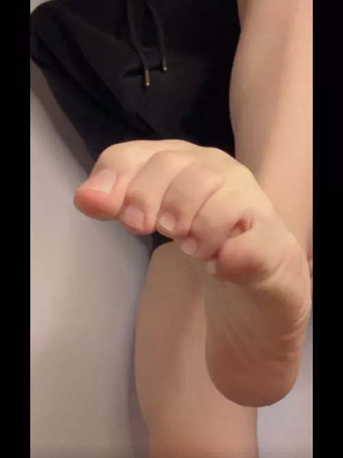 Should I paint my toe nails? 💖