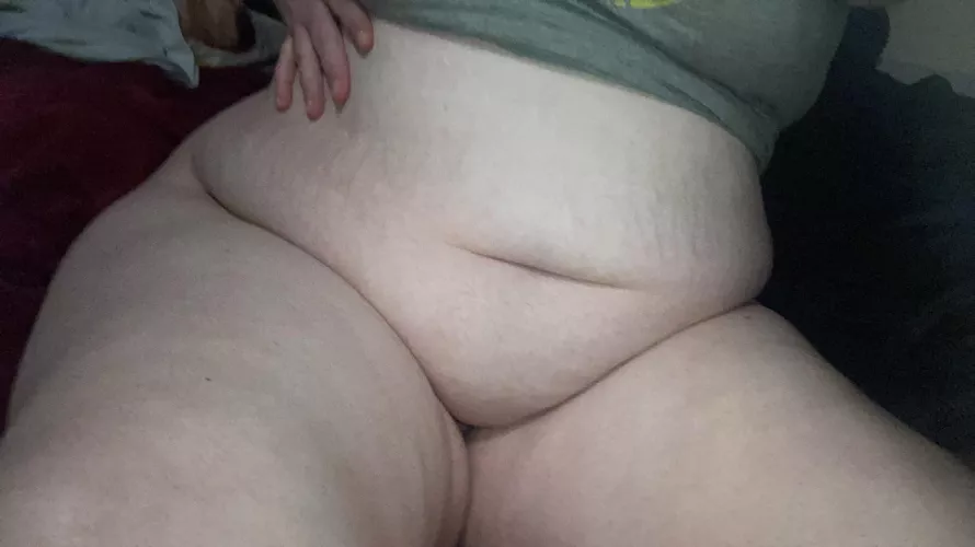 Showing off the belly and thighs😌😘