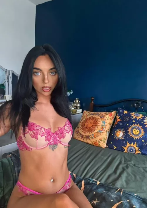 Smaller woman are easier to throw around ;)