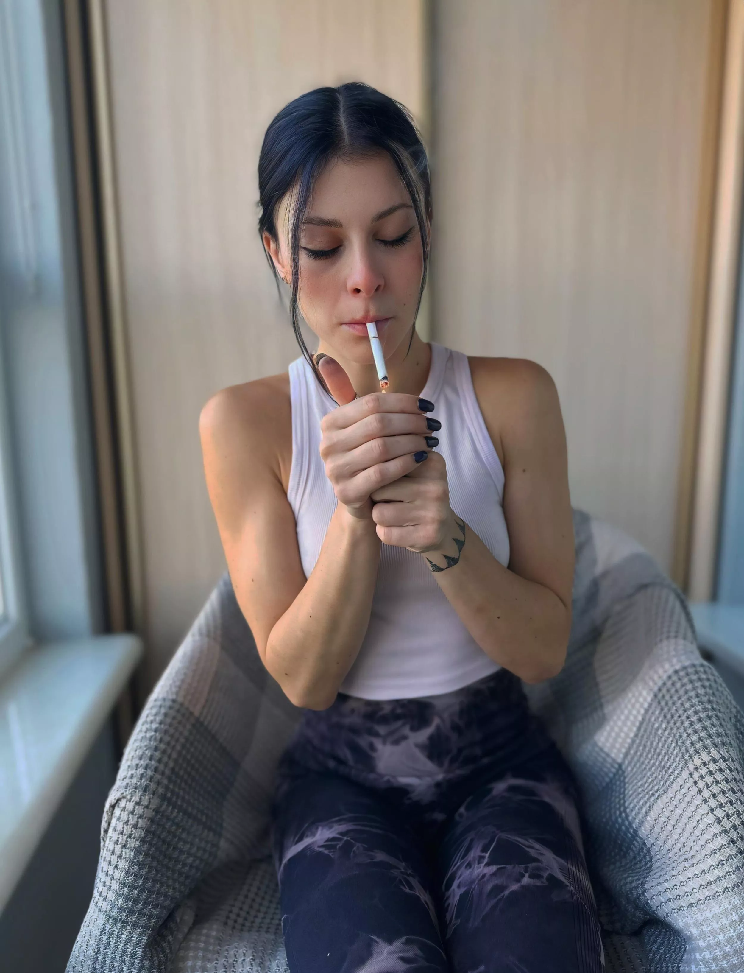 the scent of cigarettes turns men on