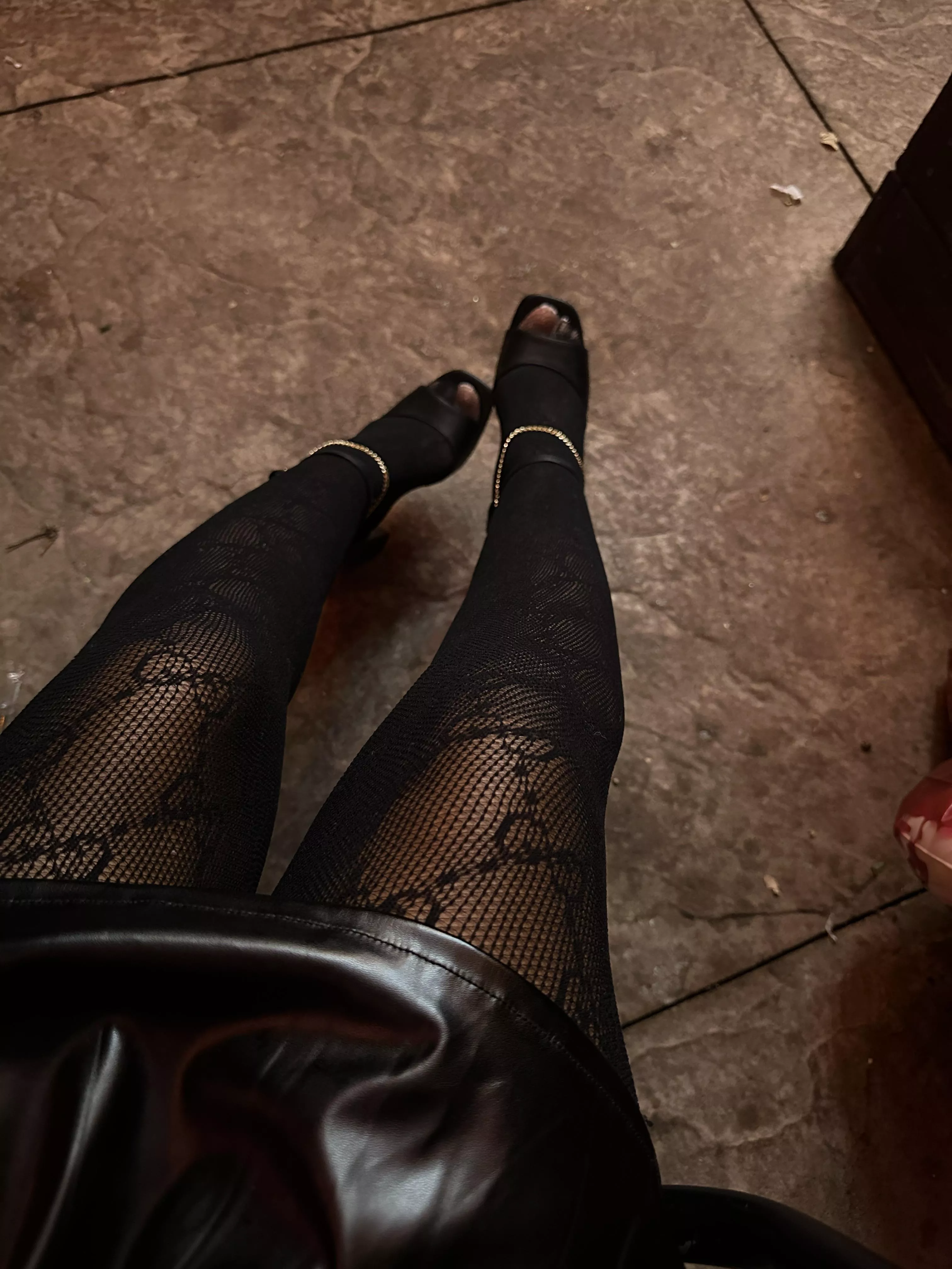 These heels, these legs, this look 🤤 luxury is an understatement.  I never have to take a single step without your wallet right where it belongs, fueling my every move.