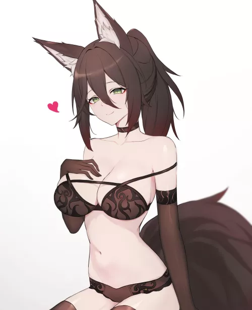 Tingyun wearing black lingerie