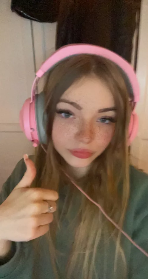 upvote if you wanna see my titties ;) sn