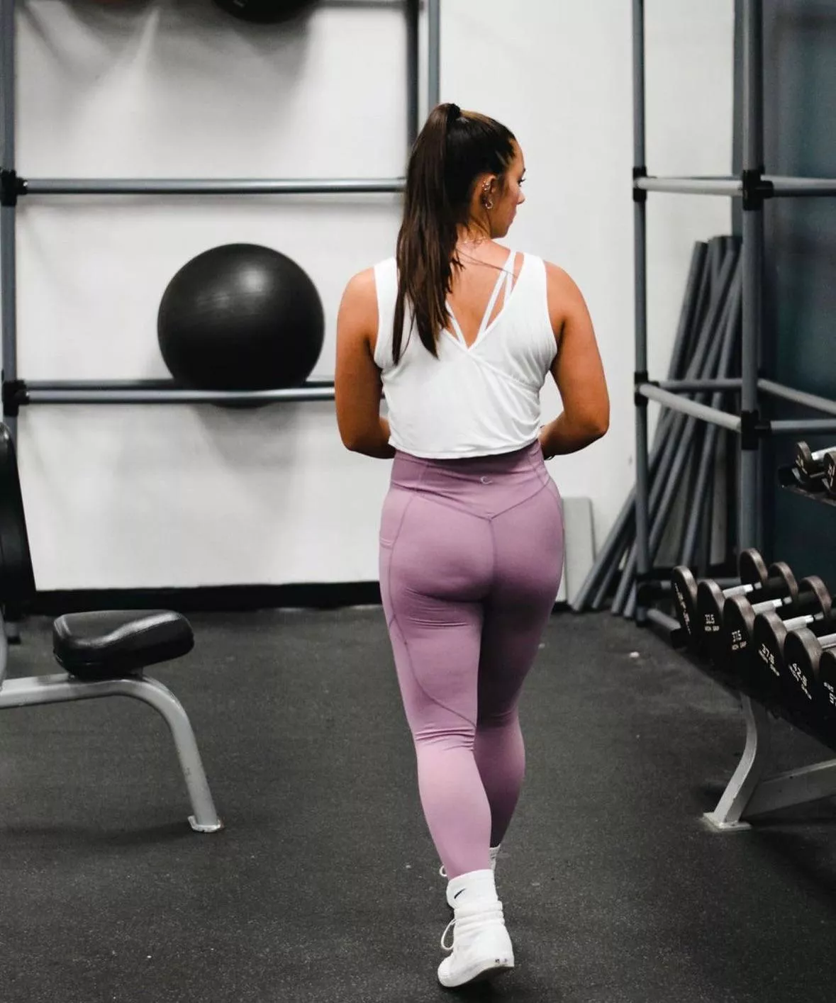 What I wear at the gym to get all the BBC attention 