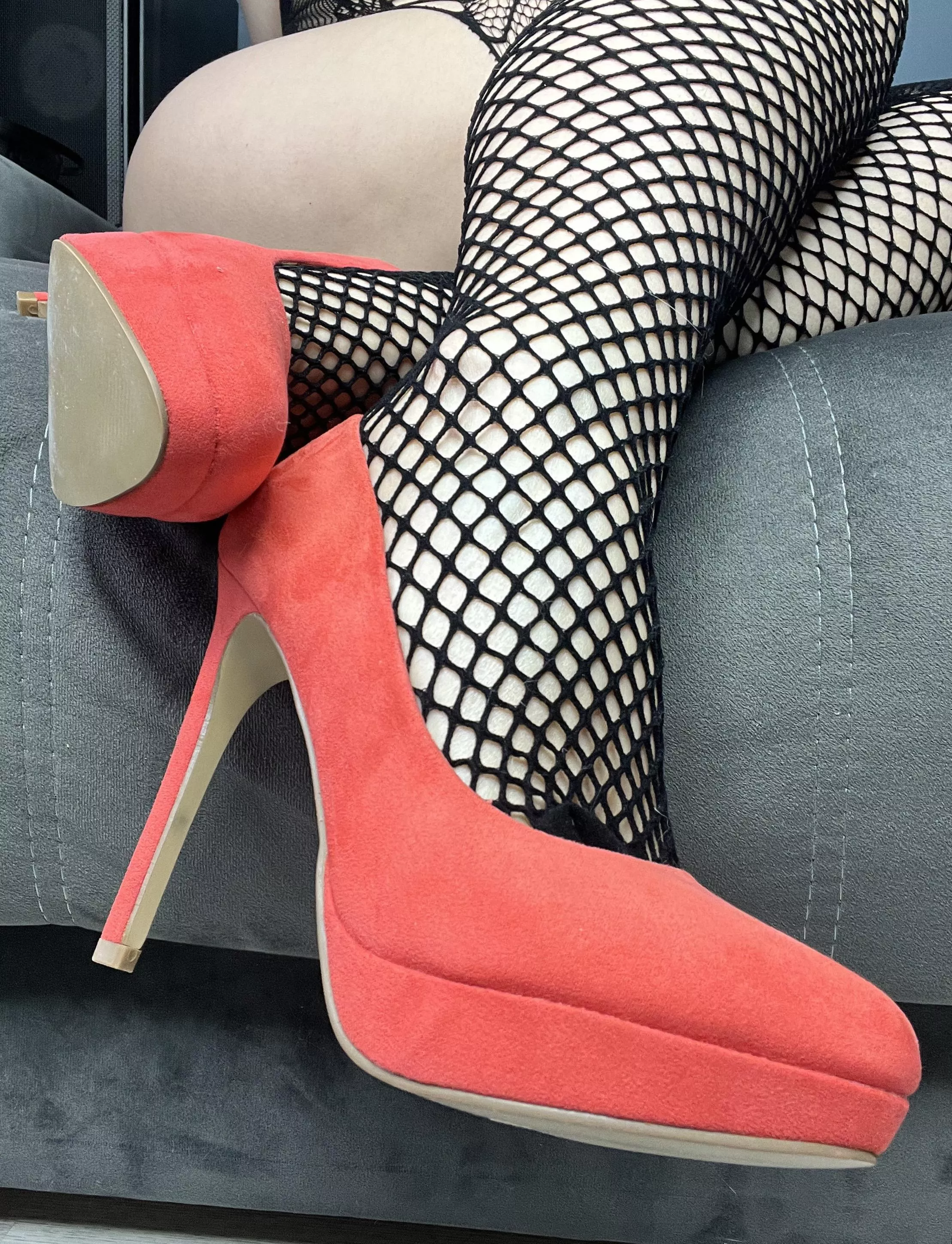 When your bosss heels hit the floor, you know shes ready for her feet to take center stage in a foot fetish fantasy