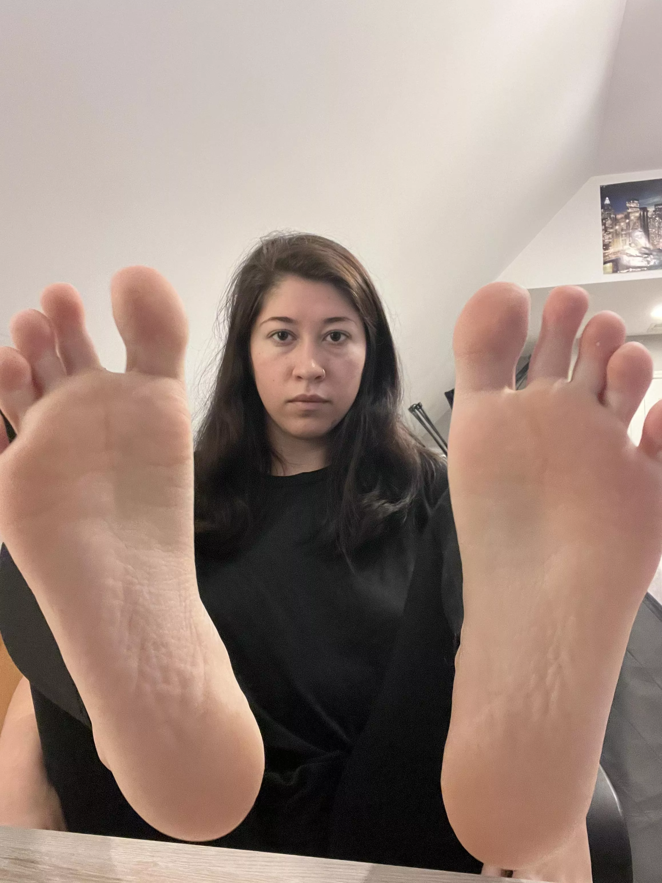 Who’s admiring my feet ? 