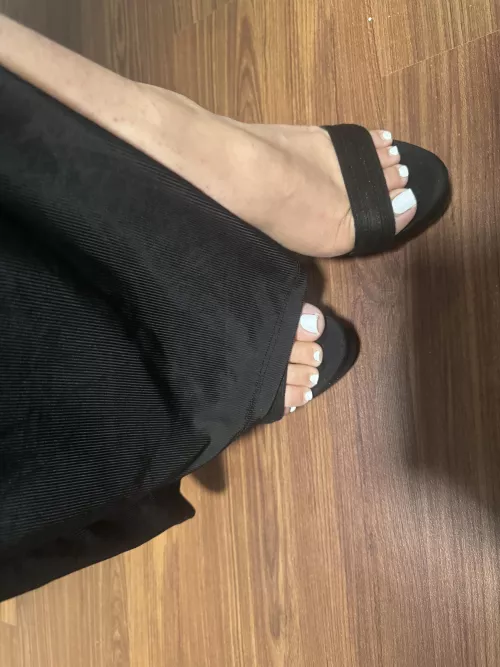 Will white toes always beat black? 