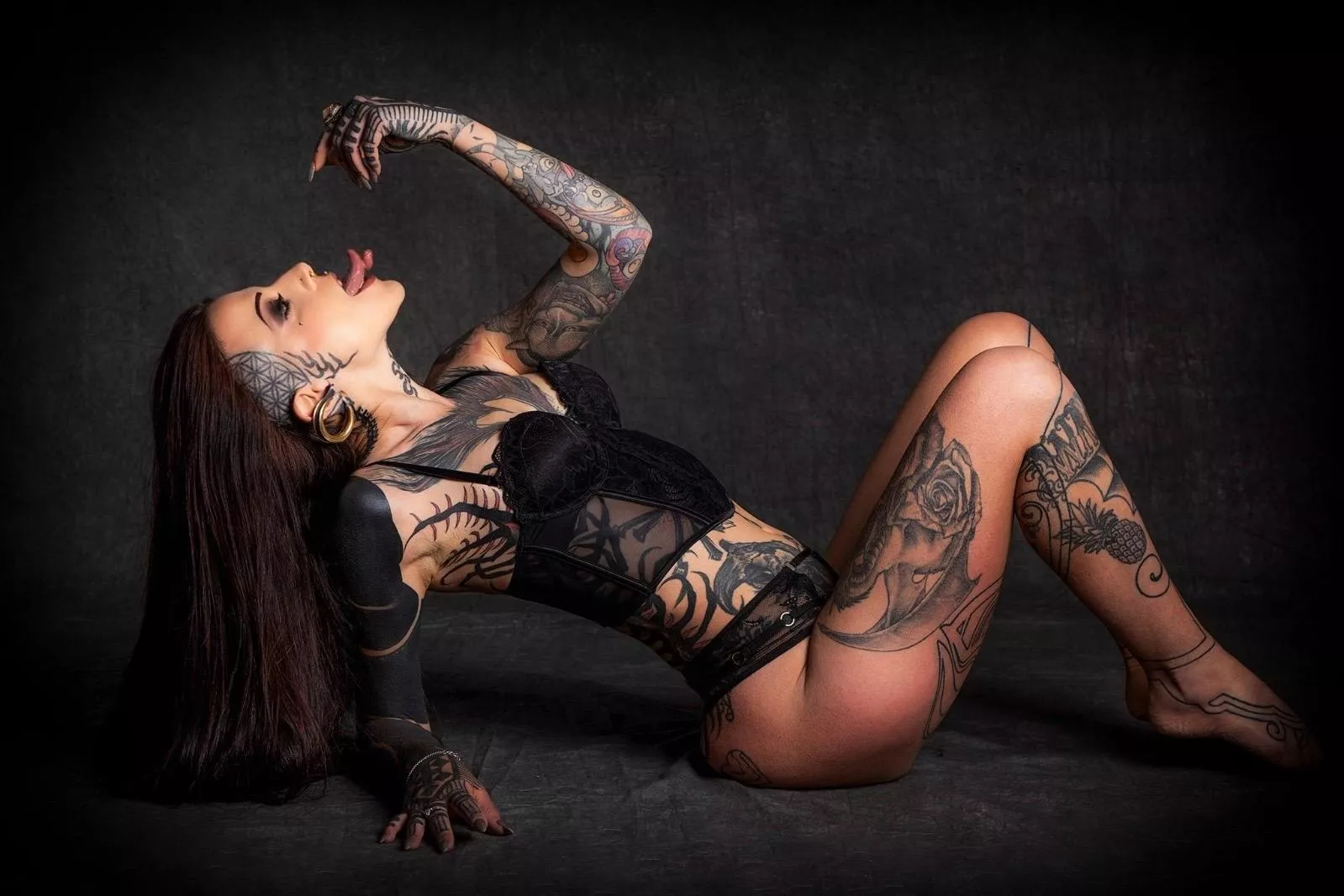 Would you allow me to suck you with my snake tongue?