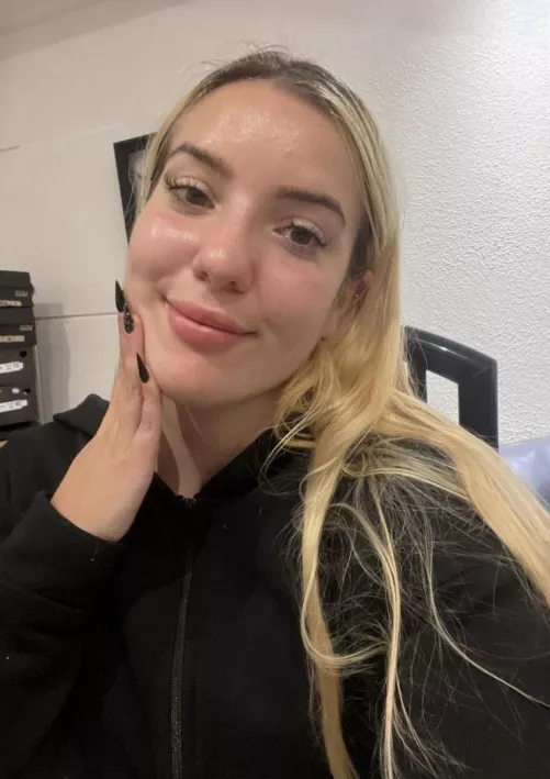 Would you enjoy the company of a daring 19 F?