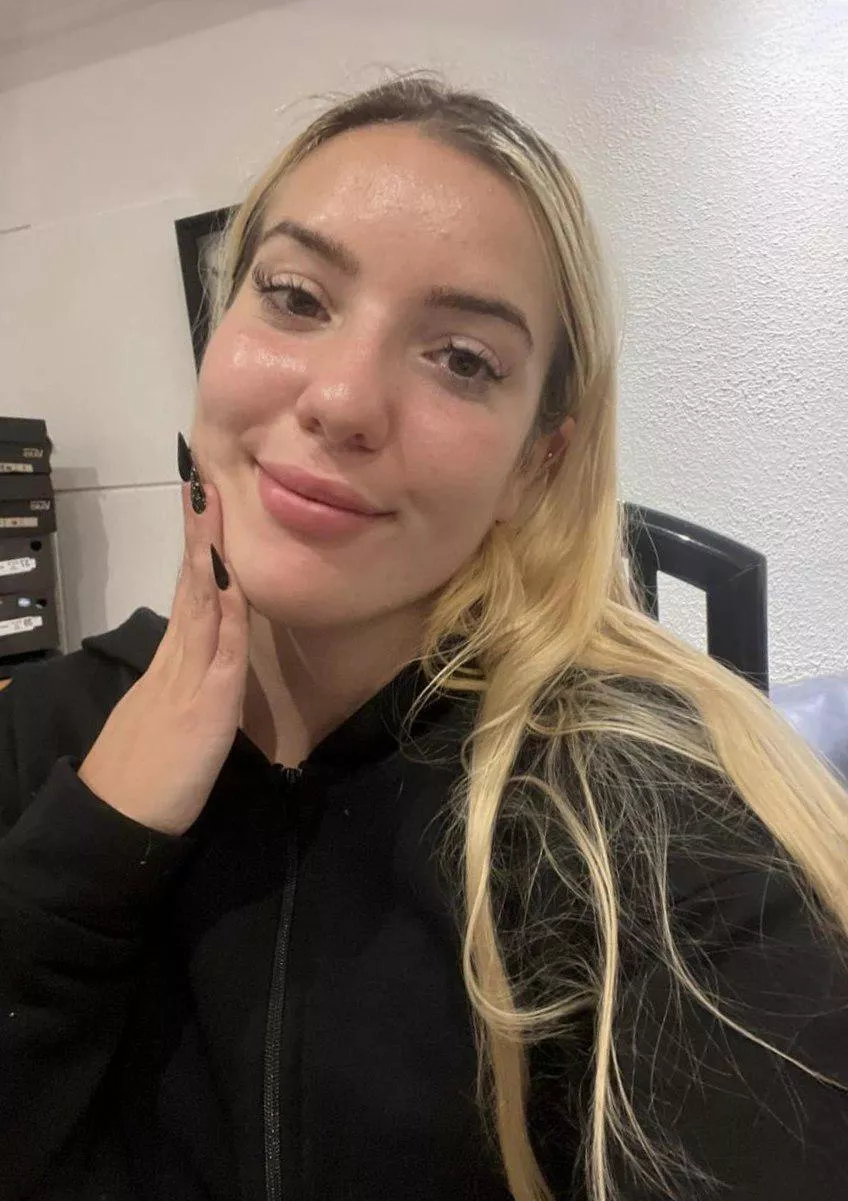 Would you enjoy the company of a daring 19 F?