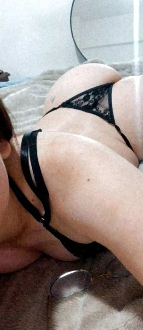 Would you f#ck me hard until I can’t breathe?!?💦💙