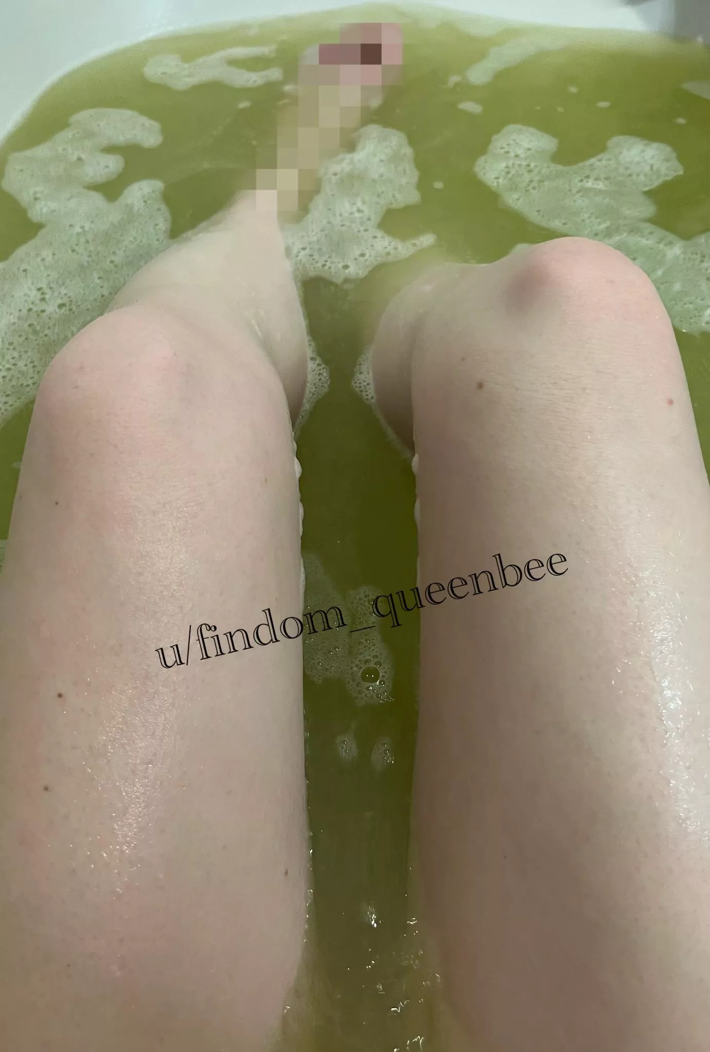 you can’t even handle my feet.. can you? 🤭