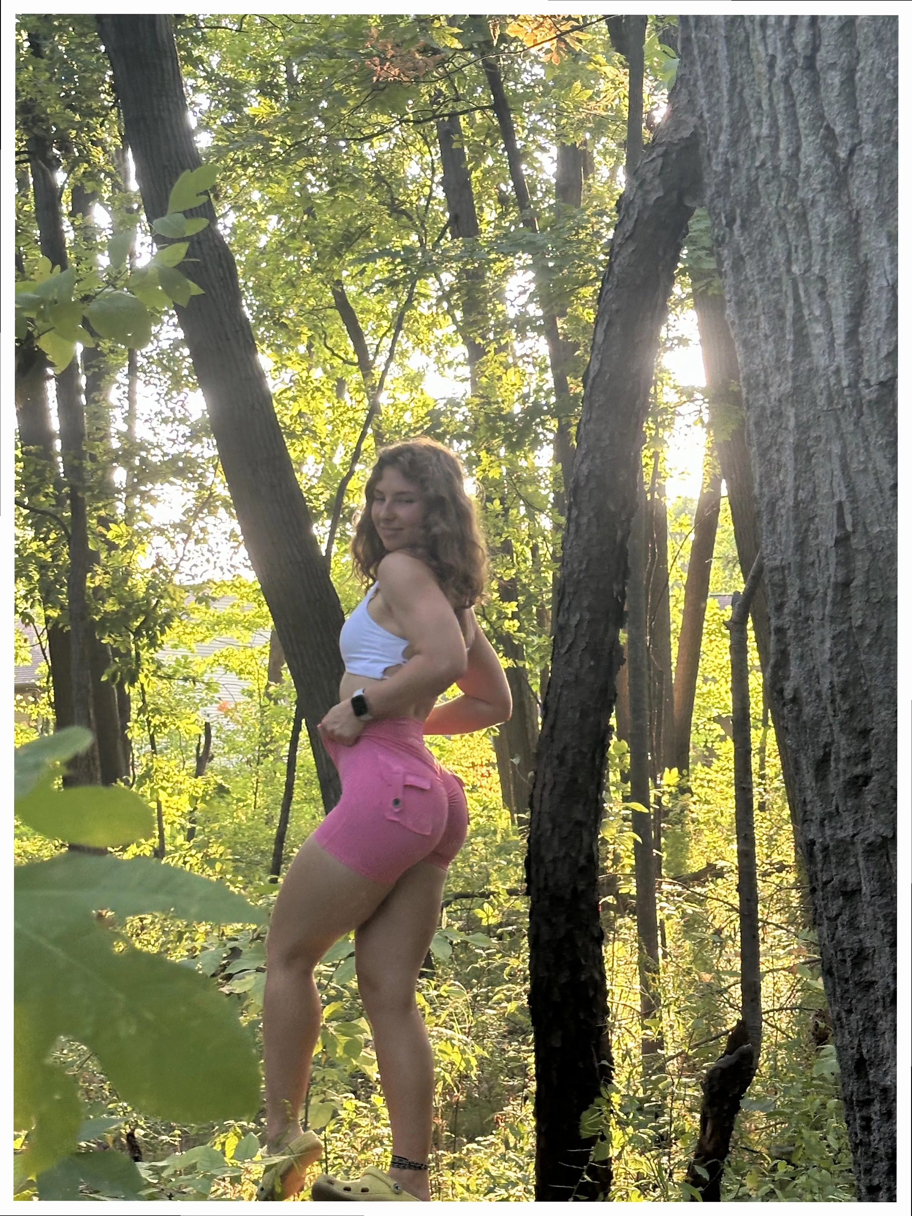 Your favourite daily thot is back to wish you an amazing rest of your day 🥰