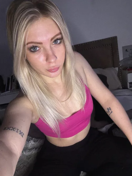 18 [F4M] always alone at home.