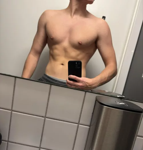 [18] trying to get my abs popping