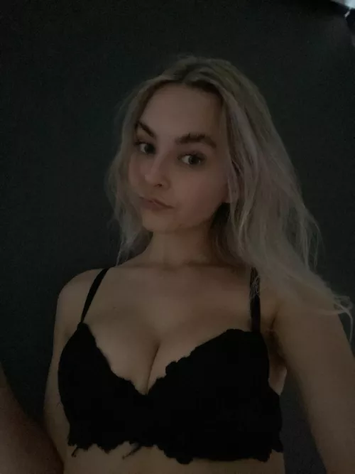 18m4f Need an older daddy that can pump me full with a creampie. Lmk where you are, i can travel!