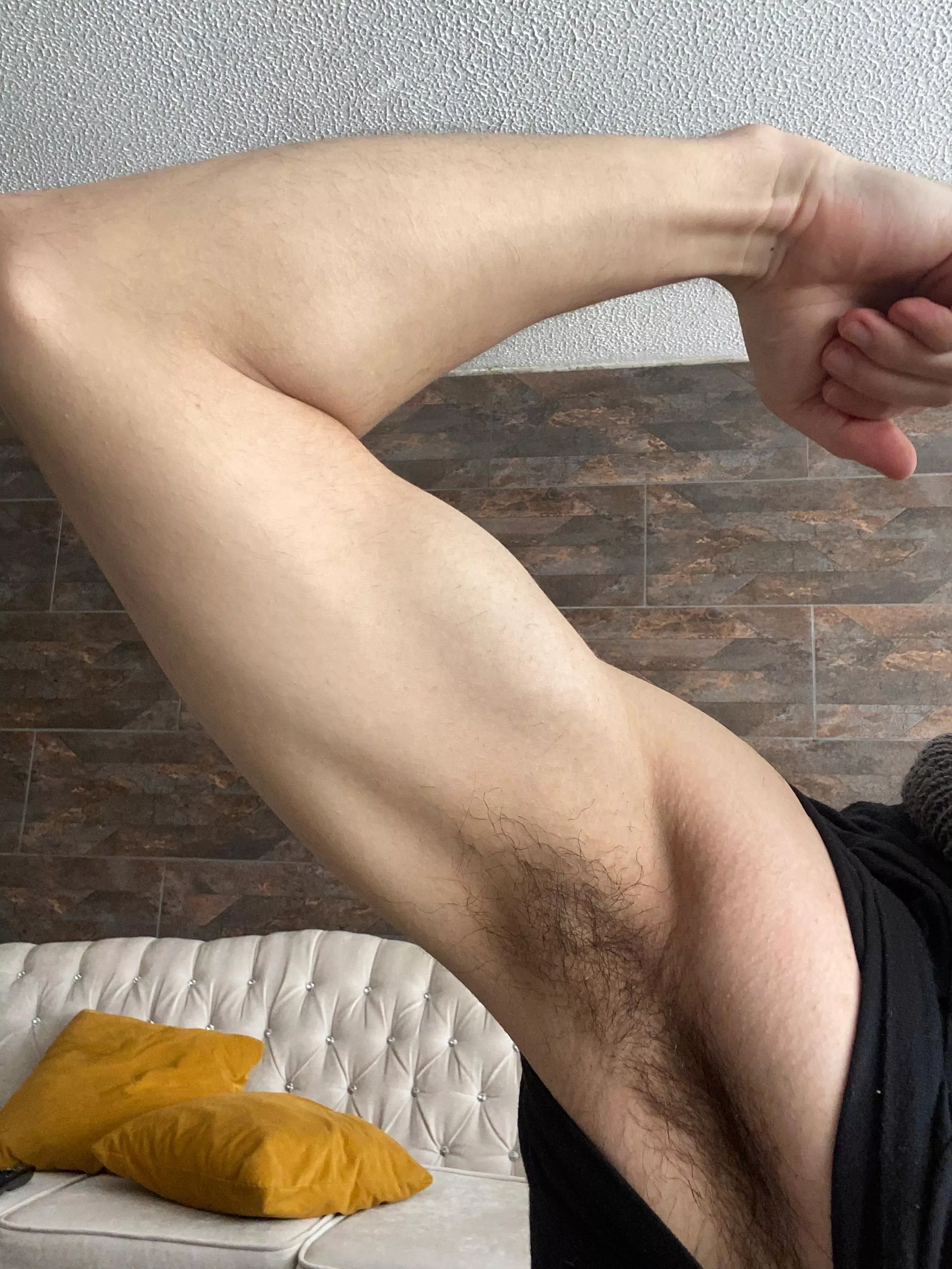 [19] I want to rub my hairy pits all over your face