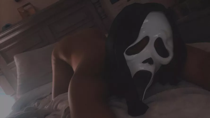 19 who else likes halloween ;)