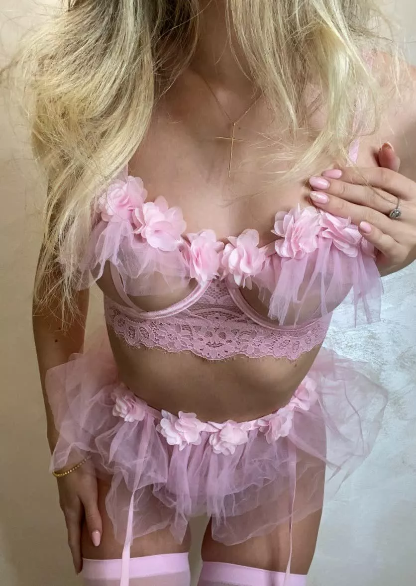 20 [F4M] Do you prefer morning or night sex?