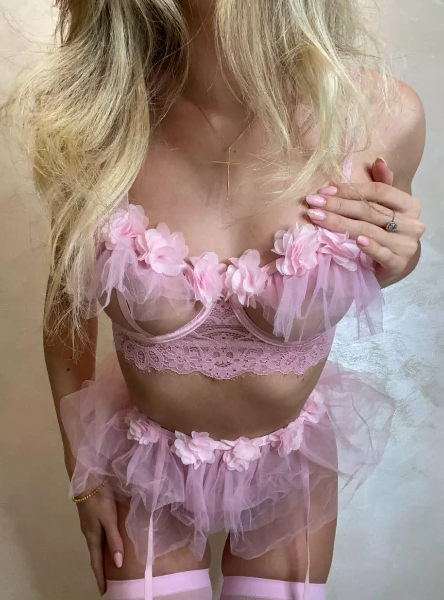 20  [F4M] Have you ever met naughty redditor?