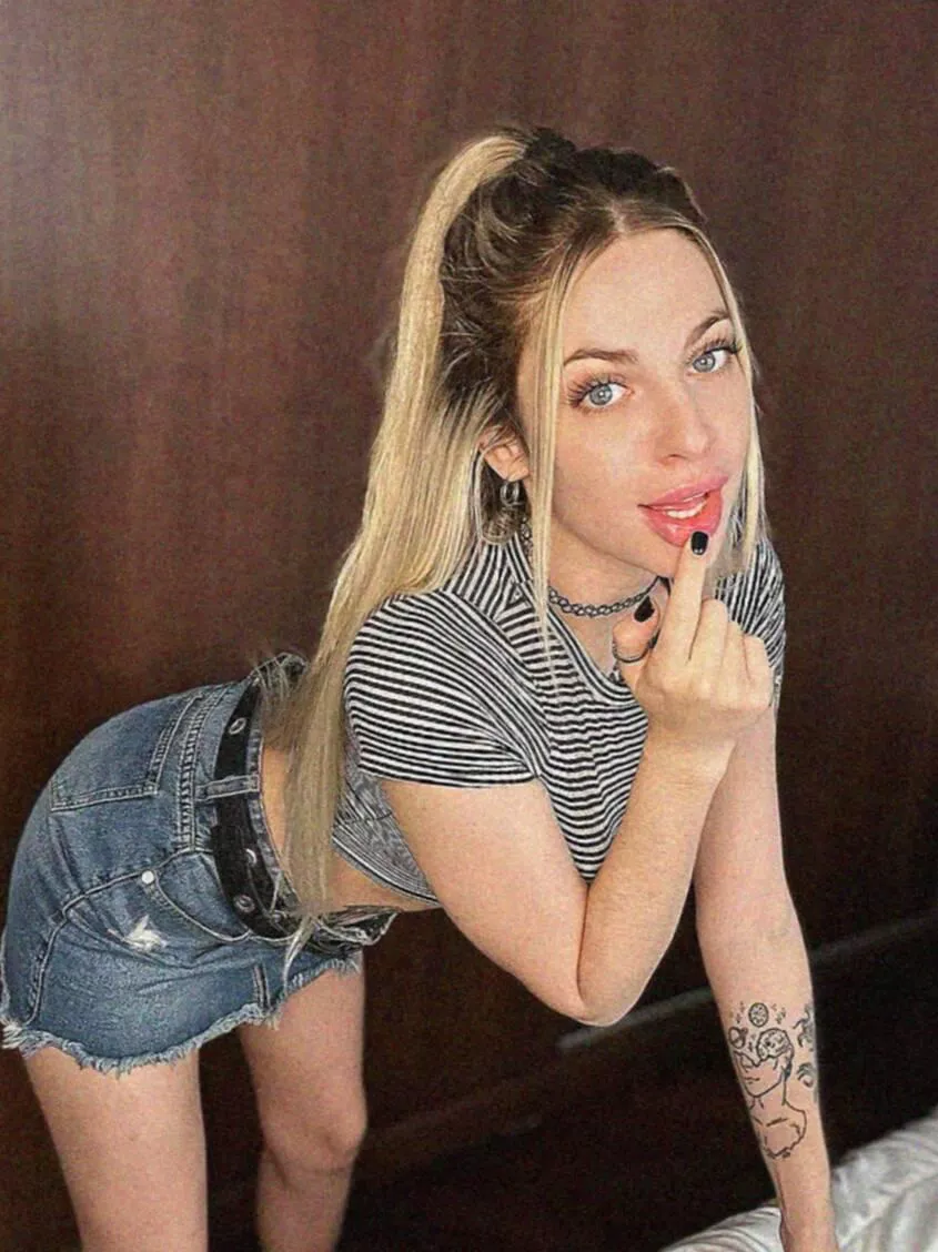 21 [F4M] Radiating good energy, who wants to share some fun with me?