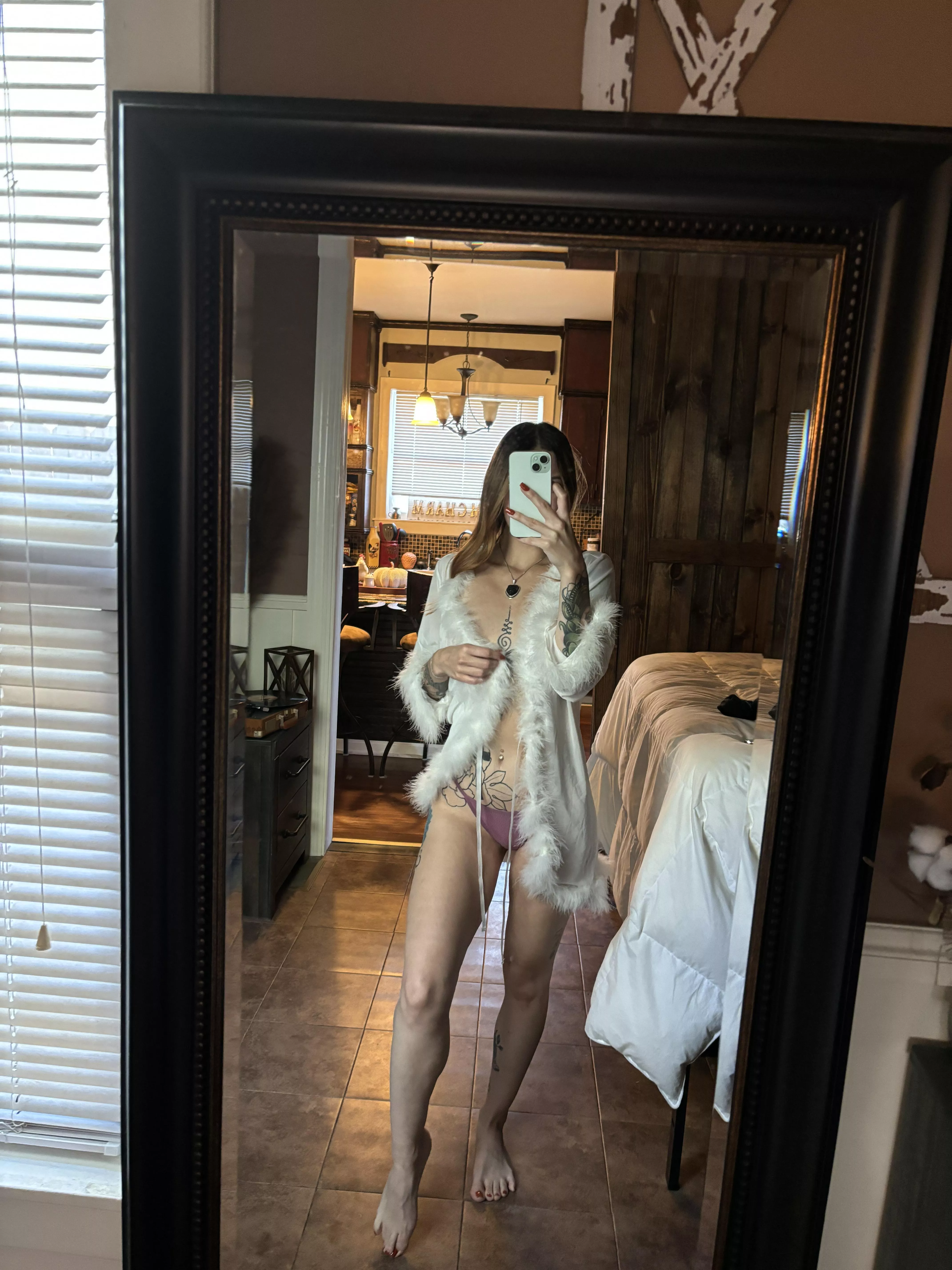 21[F4M] Just here in Tampa to turn up the heat—care to join the fun?
