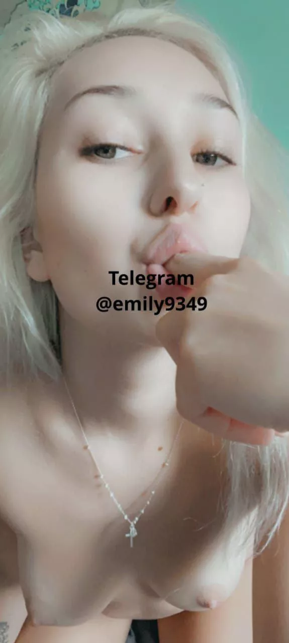 21[F4M] up for nudes ft vc because i'm horny💦