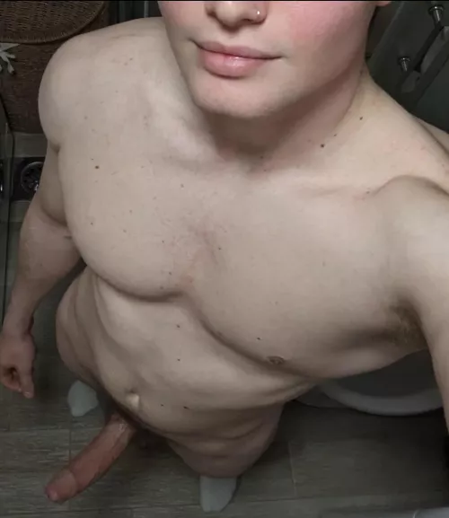 23 Bi vers, athletic, pale, nerdy guy looking to meet new people and chat or just have some fun 😄. Doesn't have to be sexual, open to longterm. Into all types, from cute femboys, to handsome daddies 😙, just be somewhat fit. Looking forward to chat