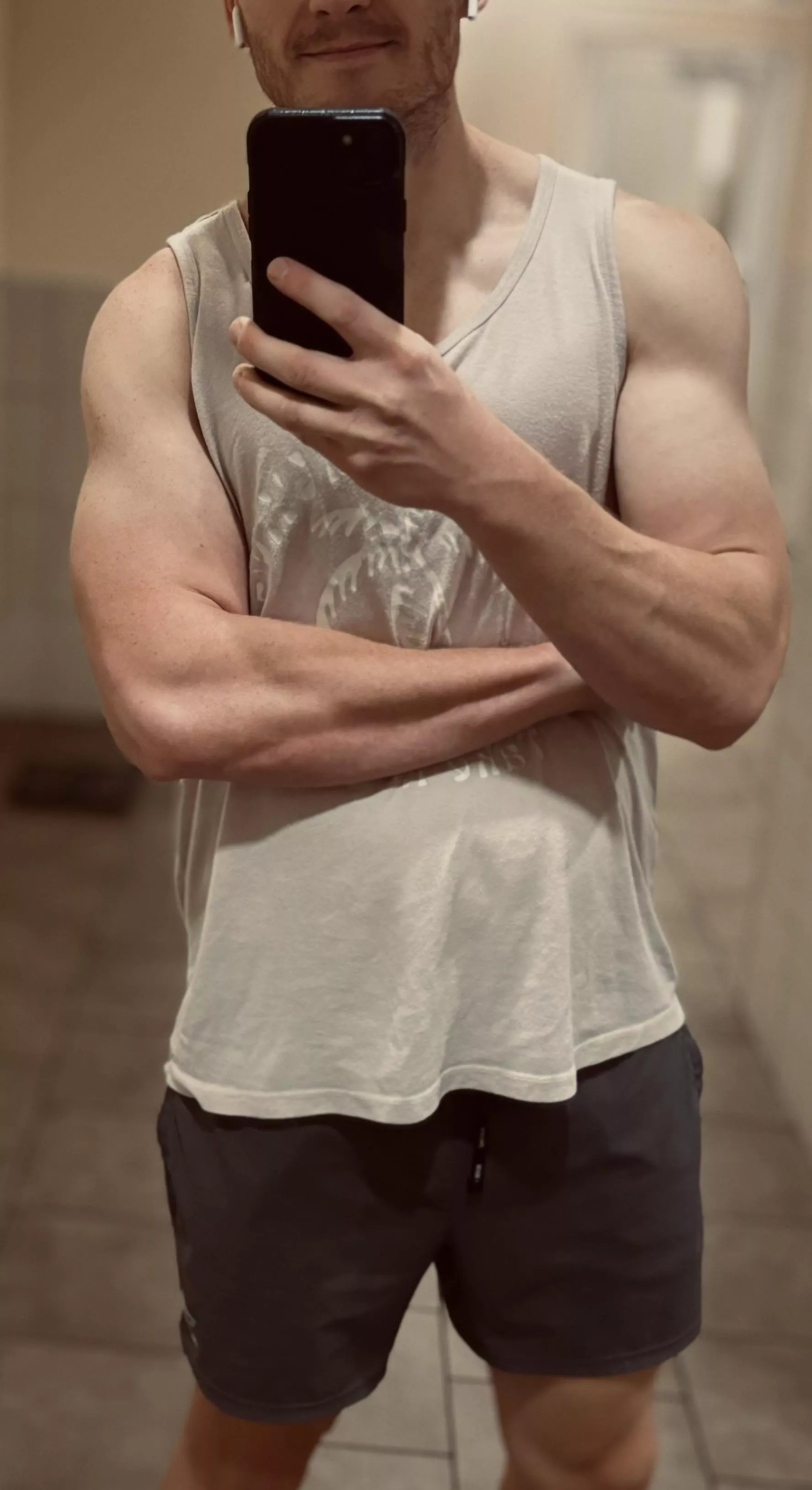 31 [m] 6’3 fit and 9’ cock sucks having no slut to play with 