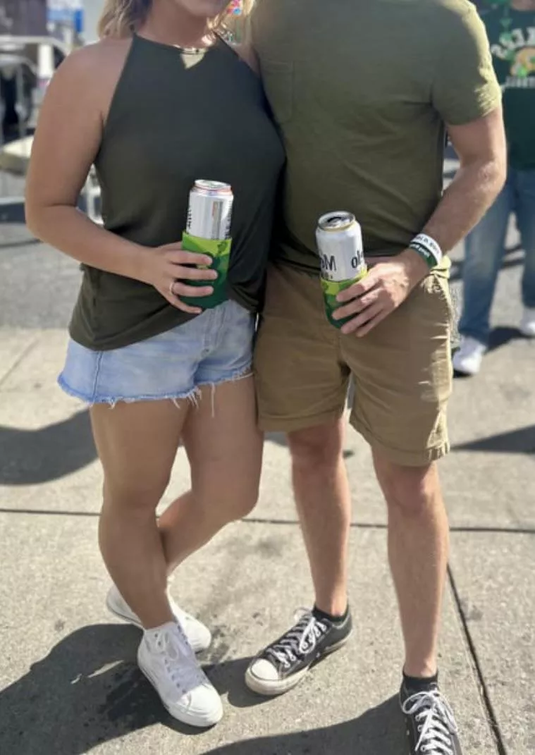 31 [MF4MF] Hi, looking for friends to meet up with for drinks in downtown st Pete or somewhere else! Will be wearing our Halloween costumes :) dms open 