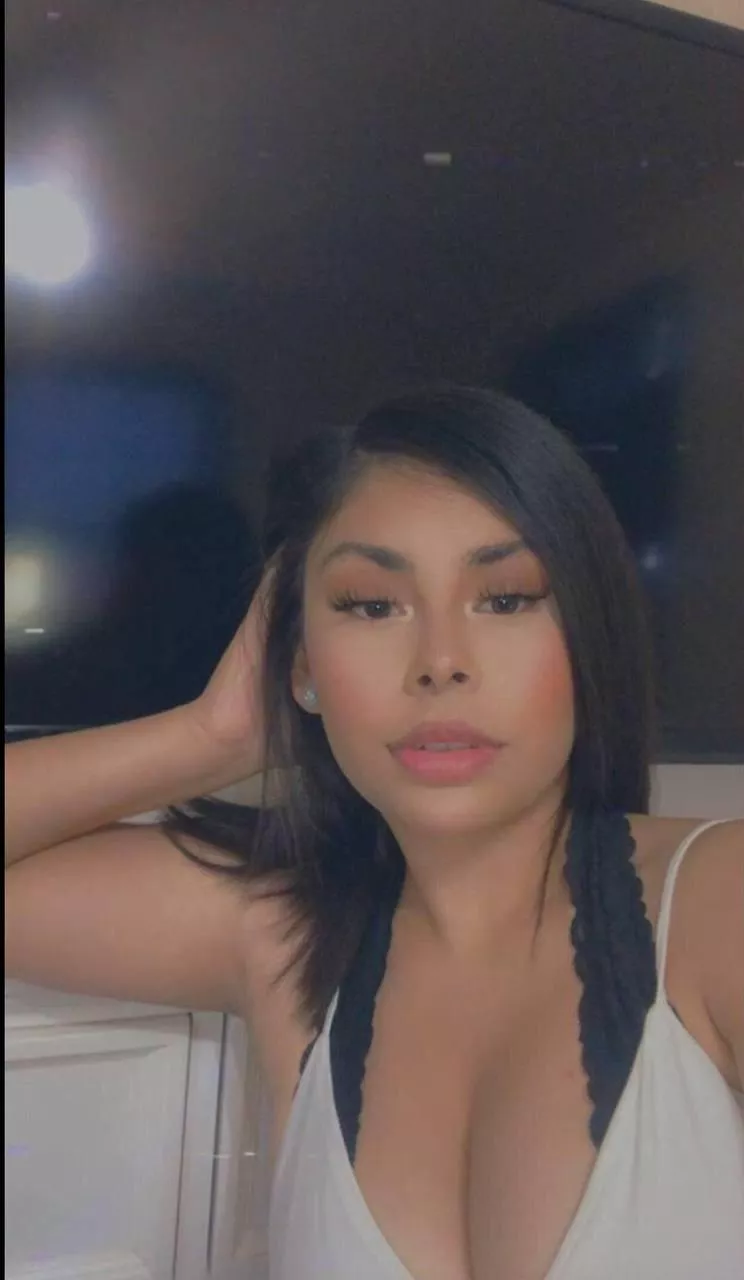 31/22 [MF4M] anybody want to come milk my young MILF wife tits !!? And suck on them all day !