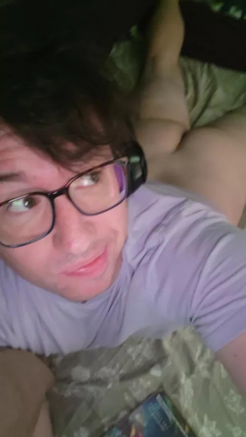 34 nerdy bottom needing an aggressive jock or curious top! Let's chat